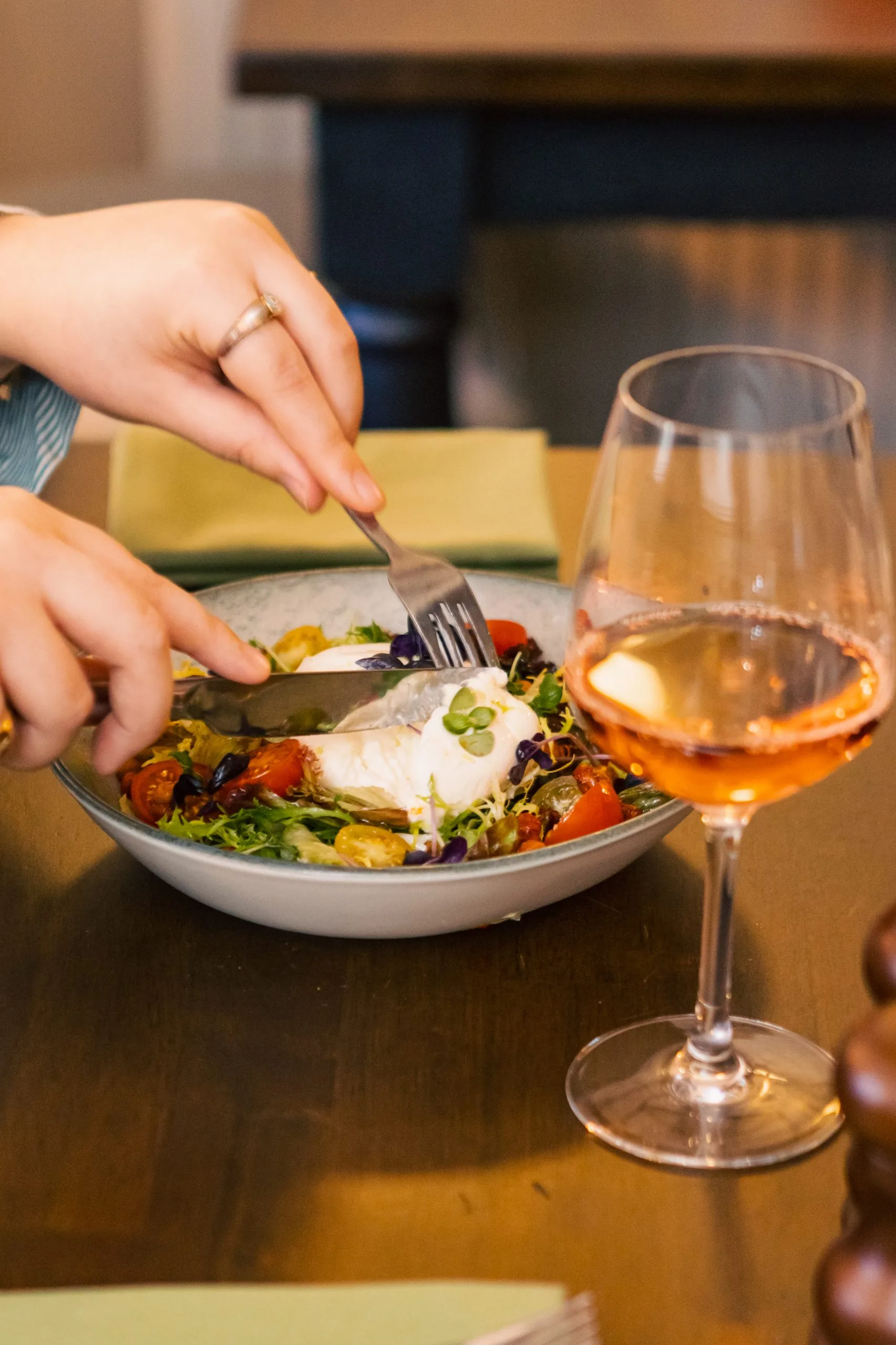 Burrata salad with tomatoes served with a glass of rosé